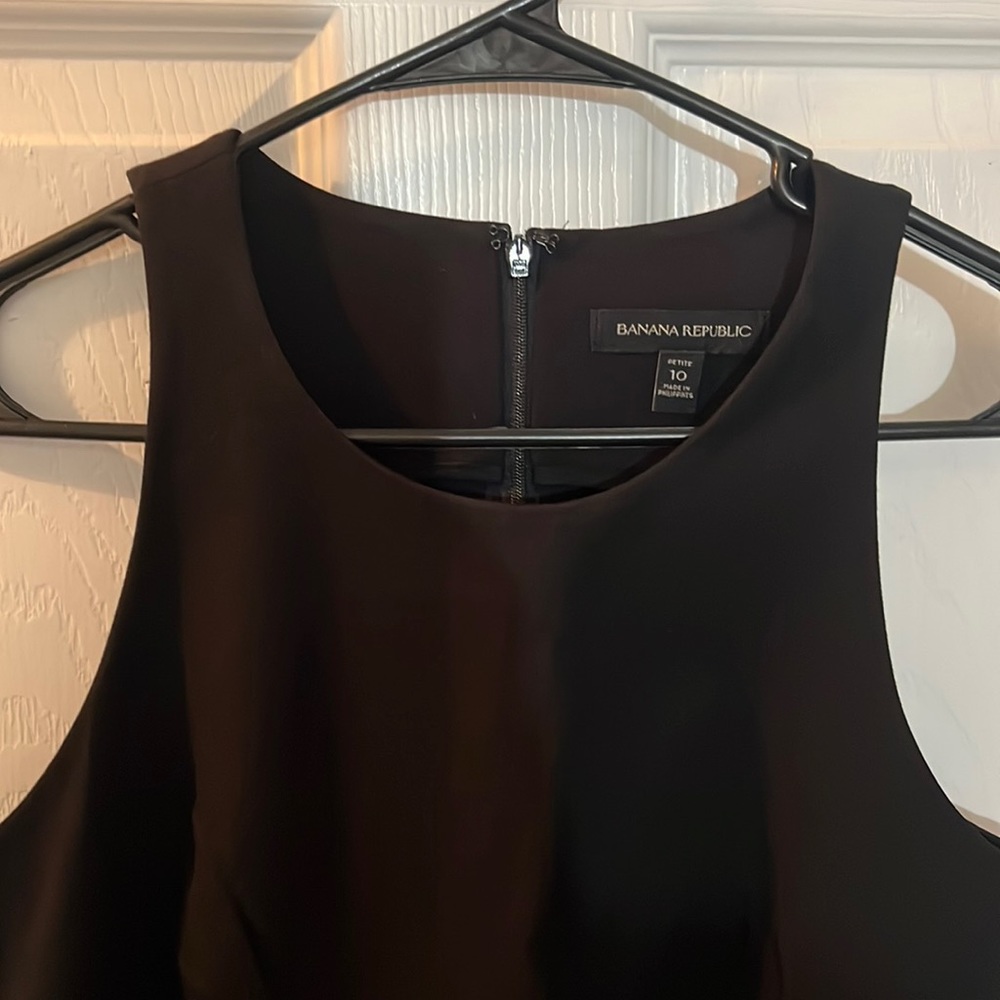 Ann Taylor Sheath Dress (Black. Size 10P).